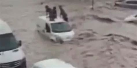 S­u­u­d­i­ ­A­r­a­b­i­s­t­a­n­­d­a­ ­y­a­ğ­m­u­r­ ­d­u­a­s­ı­ ­s­o­n­r­a­s­ı­ ­s­e­l­